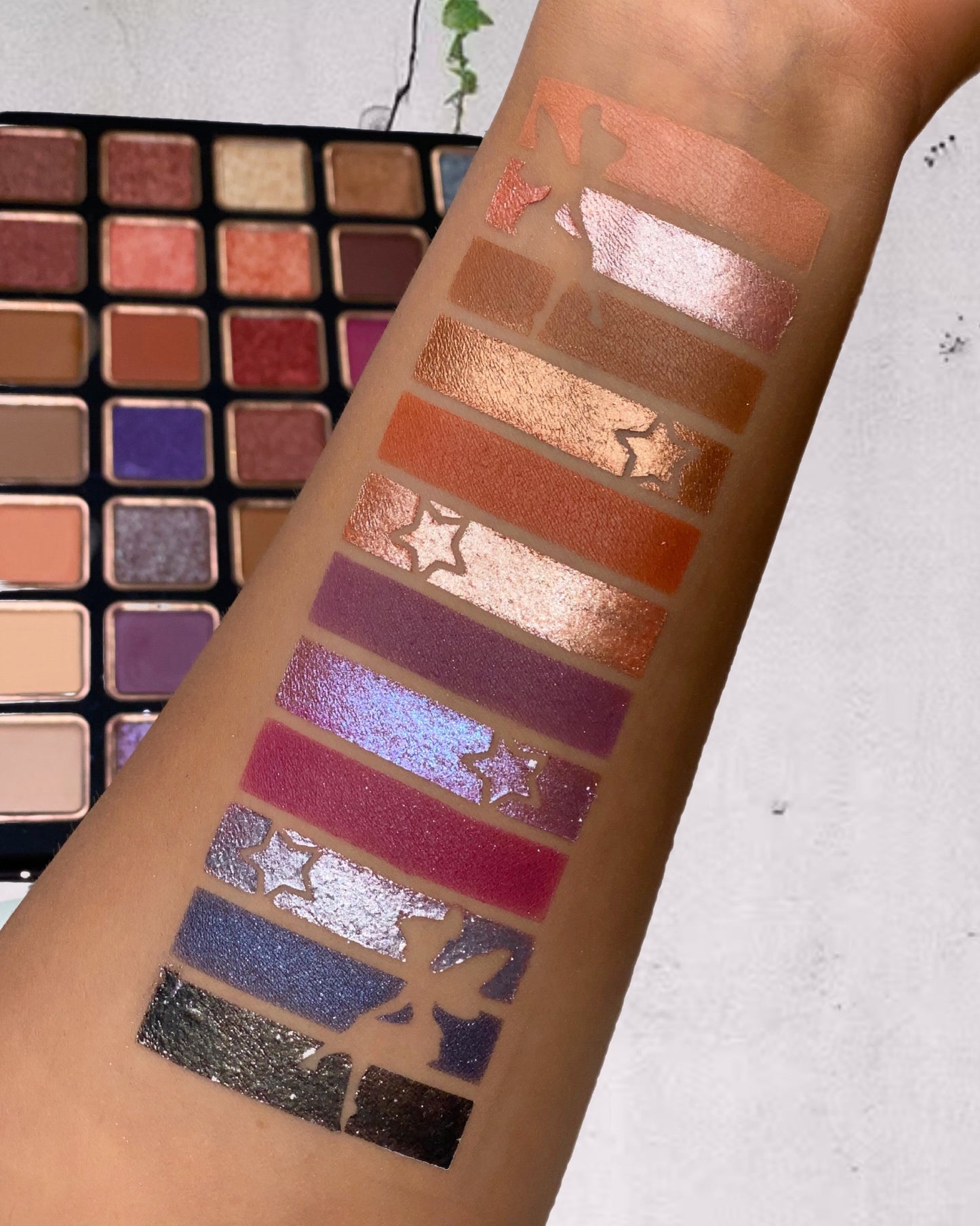 35 Colors Eyeshadow Palette